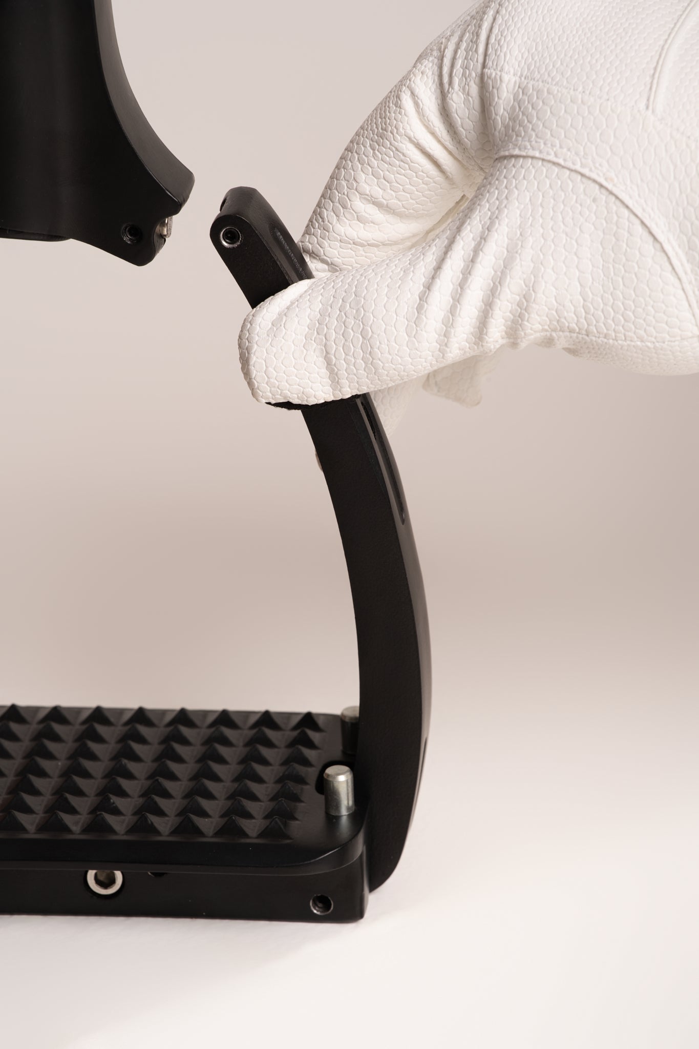 KneeFlex Magnet - Sikkerhedsstigbøjle Sort